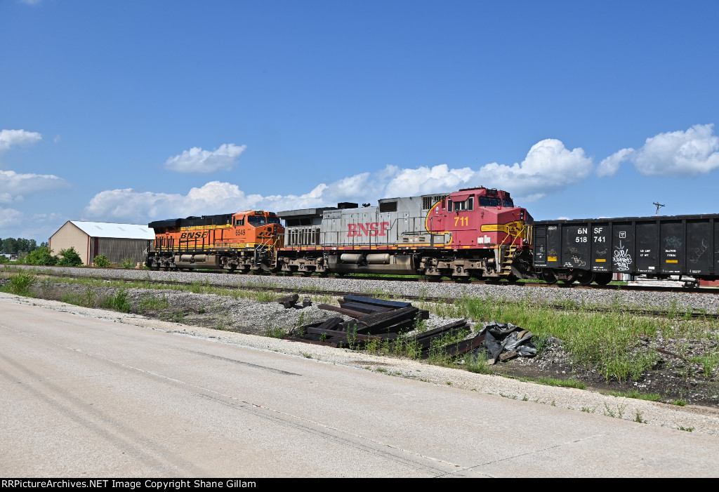 BNSF 711 Roster shot